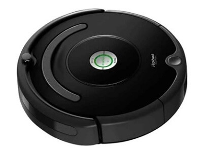 Robô Aspirador redondo e todo preto, com botão central com detalhes em verde.