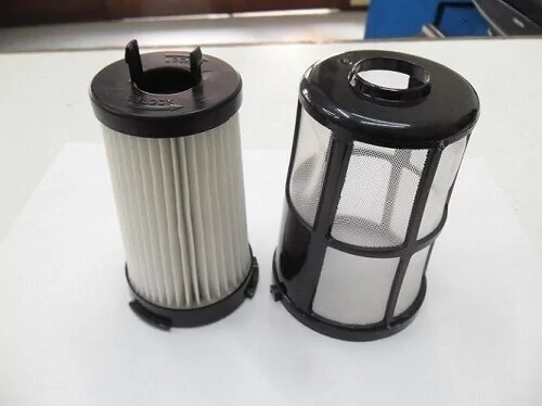 Exemplo de filtro HEPA branco com capa protetora preta ao lado.